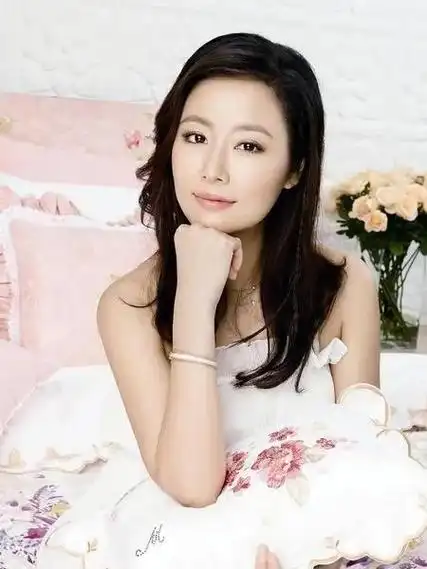 2017年,国内慈善一毛不拔的"富婆"林心如,却给日本豪捐150万