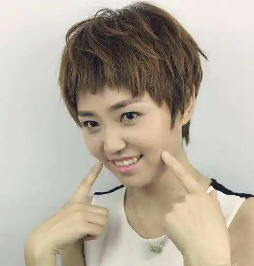 适合小圆脸的漂亮短发,时尚减龄甜美可爱,好打理又显气质_脸型_发型