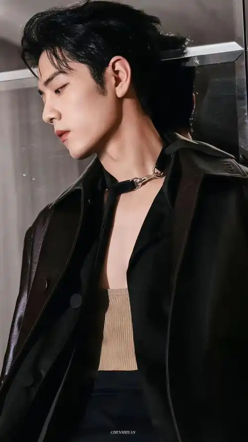 米兰时装周内搭开到腹肌性感魅惑打败肖战的男人出现了