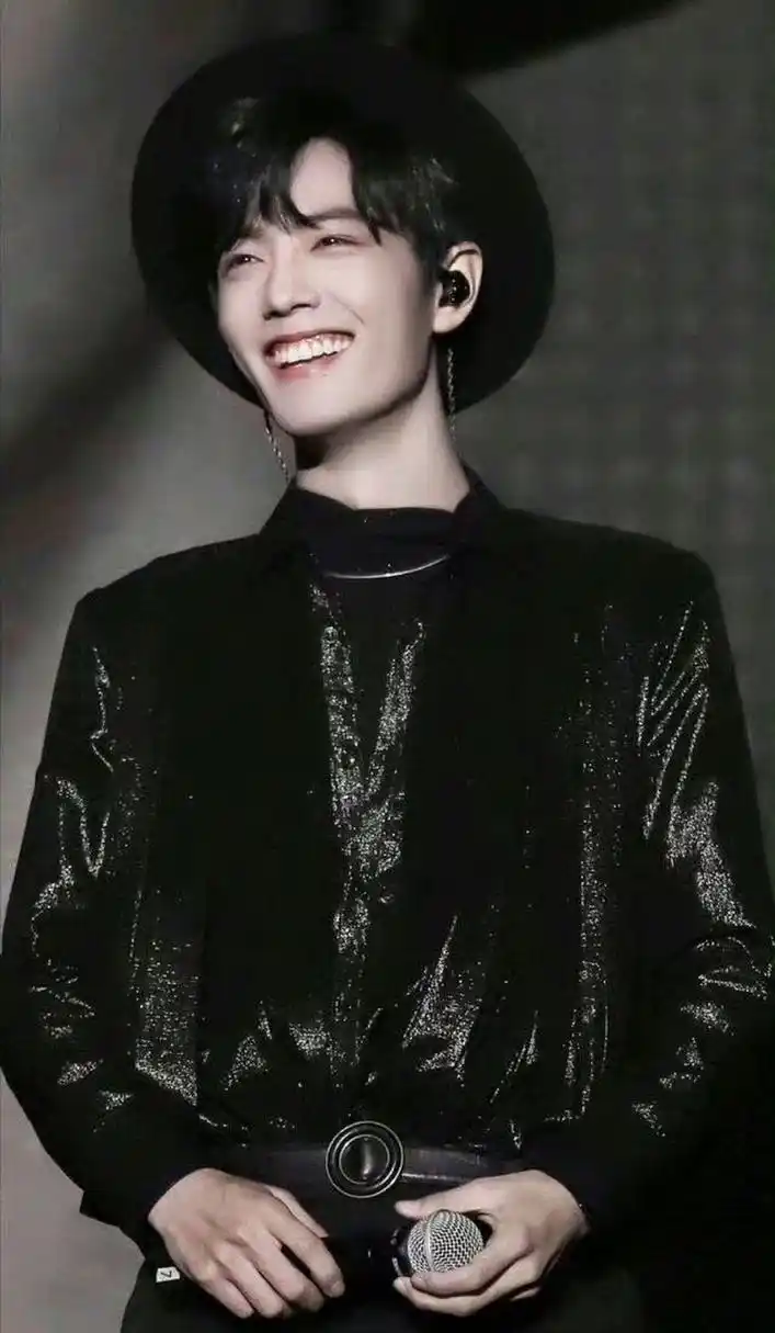 当年肖战在泰国陈情令演唱会上的笑容很出圈,那时候不关注娱乐圈新闻