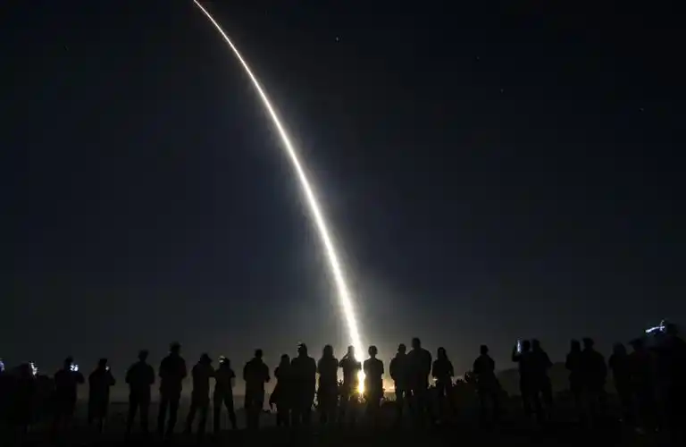 美国第二次发射民兵iii洲际导弹