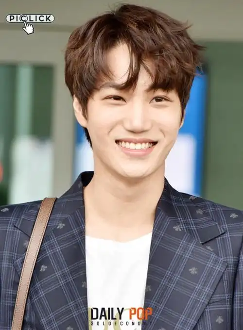 exo金钟仁防弹少年团金泰亨眼神诱人台风吸睛带你看颓废美爆棚的韩国