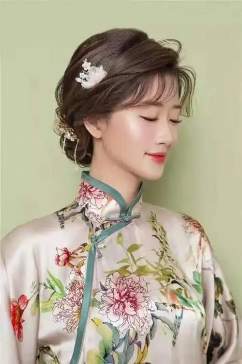 波纹气质盘发 清新花鸟旗袍造型