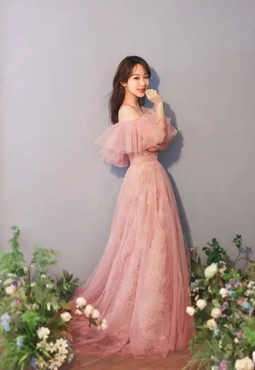 原创长开了的杨紫真美礼服裙凸显气质举手投足间透露端庄高雅