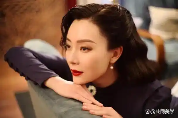 俞飞鸿其实是个挺奇怪的女人,她绝对是再难得不过的标准大美人.