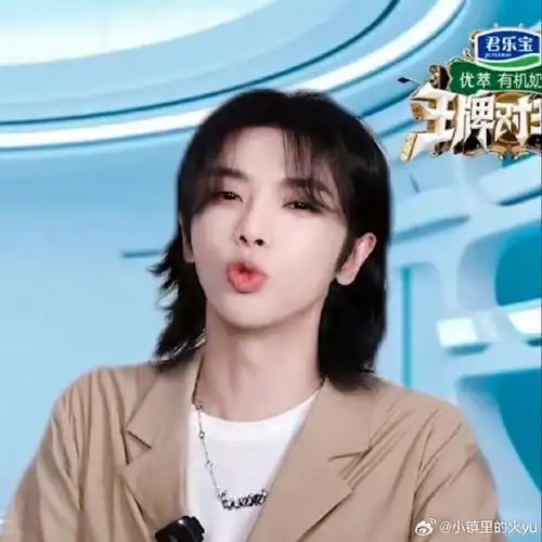 华晨宇演唱会日出场航拍#@华晨宇yu小猫嘟嘴巴,好可爱好可爱好可爱