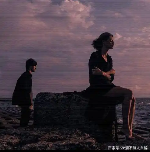 两个人在一起久了,好多年.感情已经很稳定,彼此了解,不会分手.