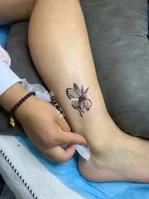 脚踝小纹身