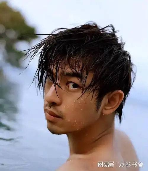 得知陈柏霖感染新冠后,大家都很担心他,不少网友在评论区亲切地称呼他