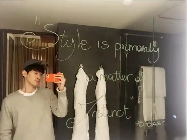 张翰晒出自己的豪宅,房子一年也住不到一次,放着豪宅在家积灰尘