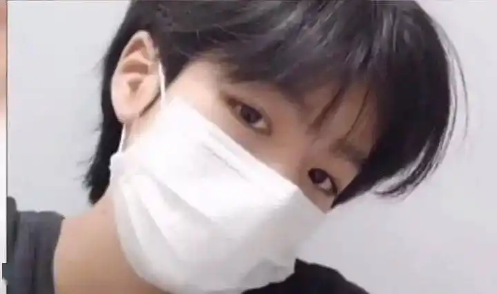 谁说碎盖发型不烫不好看这款自然碎盖发型不染不烫也很帅气