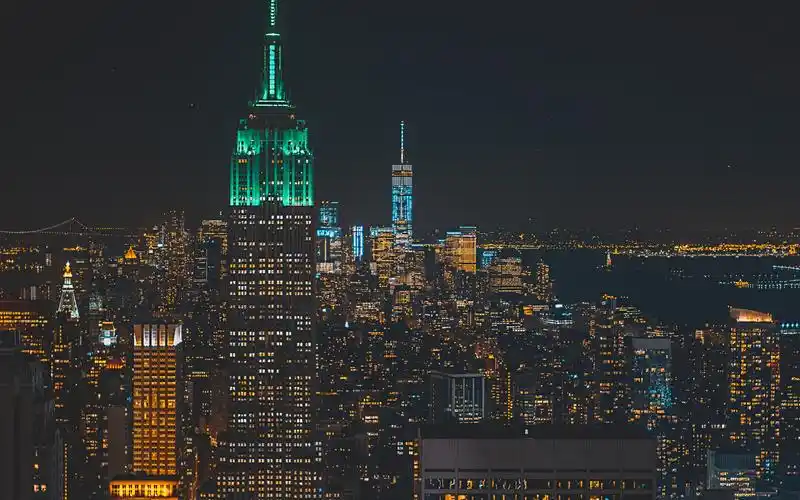 壁纸 城市,夜晚,摩天大楼,建筑物,灯 3840x2160 uhd 4k 高清壁纸