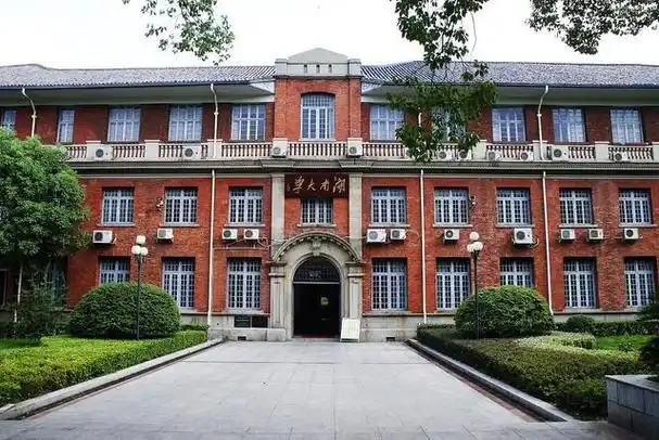 湖南大学一日游攻略,感受浓厚的文化底蕴和优美校园风光