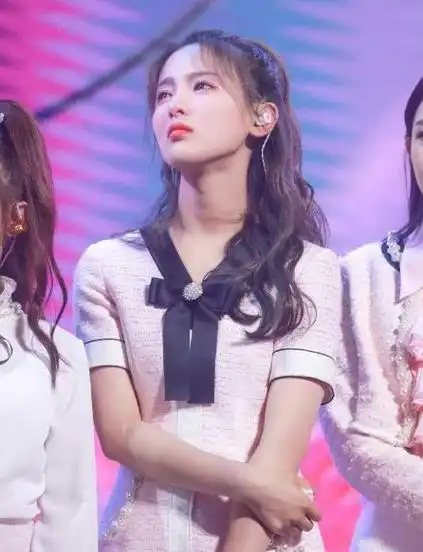 超越之光杨超越在火箭少女101中的成长之路