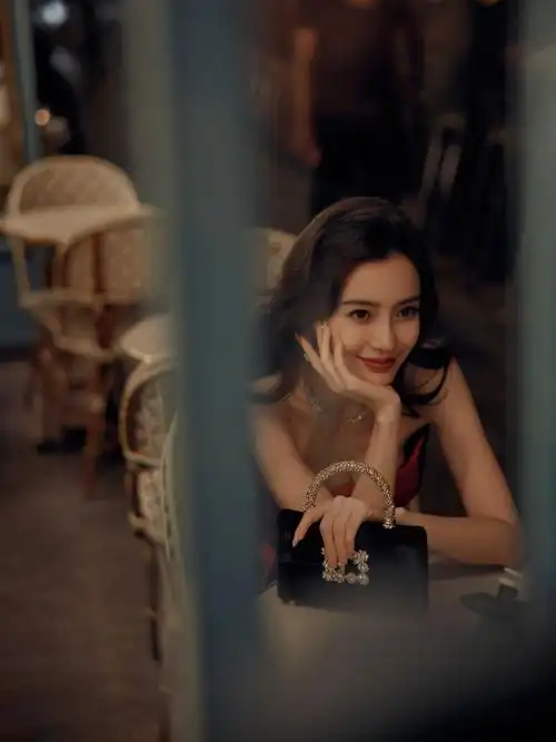 angelababy开衩抹胸红裙