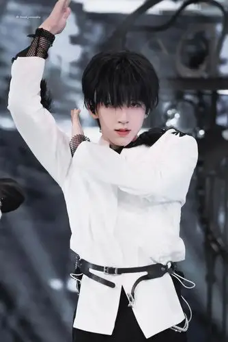 贺峻霖criminal舞台饭拍 霖霖帅疯了 !