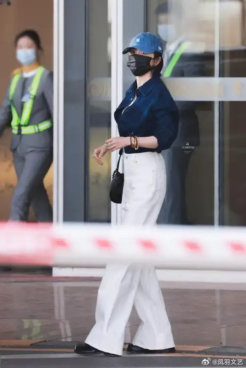 杨幂蓝色棒球帽##杨幂蓝衬衫