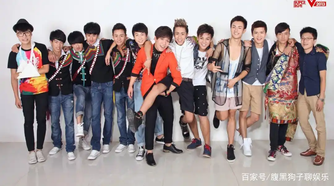 白举纲承认已婚,晒夫妻合照秀幸福,已是13快男十强第3位结婚的