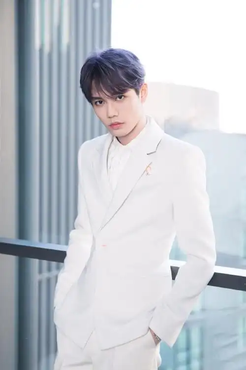 林彦俊纯白风度写真图片16