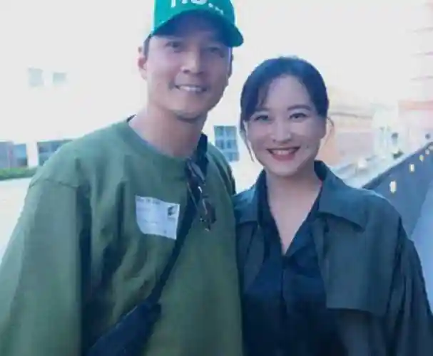 贾玲减重100斤与吴彦祖合影并p图前后判若两人满脸皱纹惊人