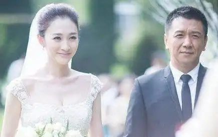 钟汉良的隐婚妻子谢易烨,知名设计师,不老男神霸屏背后的贤内助