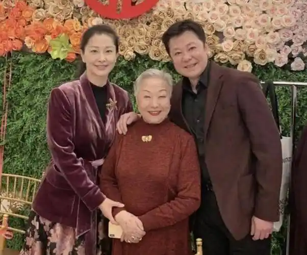 刘茜孙思瀚美国庆结婚20周年!