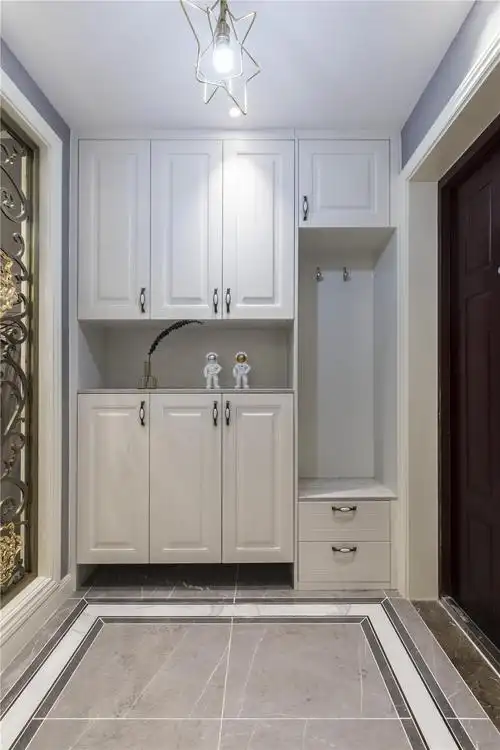 简欧风四居室装修玄关鞋柜设计