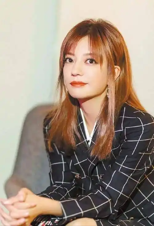 "封杀"3年后又被强制执行,赵薇近况曝光,很可恨,也很可悲