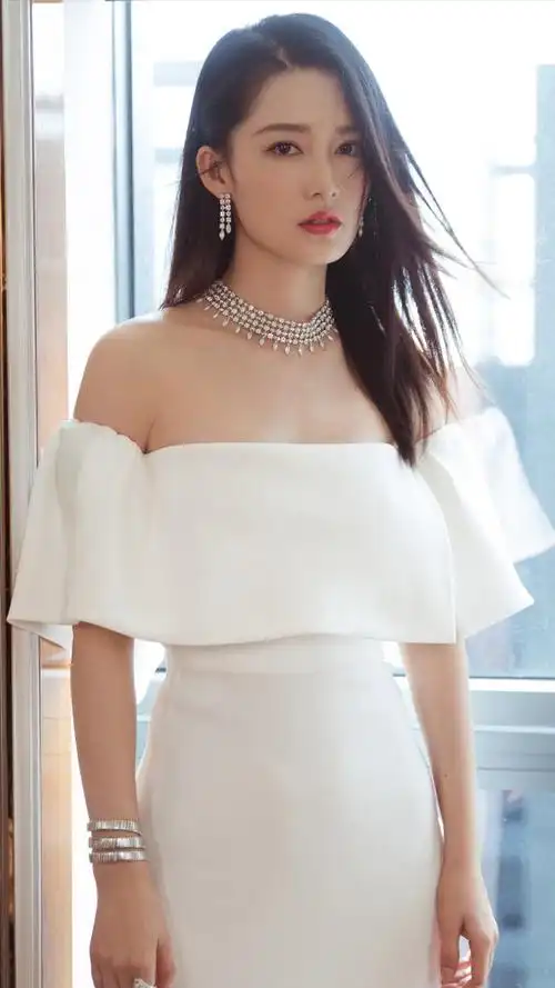 李沁精美壁纸:人气女神,演技一流,颜值爆表