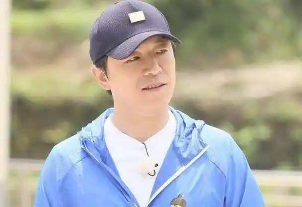 在《创造101》这档综艺中,黄渤有罗志祥这位好友做导师,而在《向往的