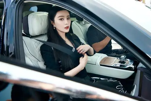 范冰冰现身北京车展高调为国产车站台引热议内中缘由是为何