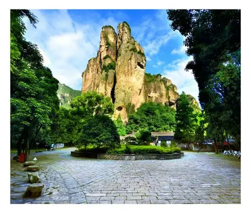 灵峰景区是雁荡山精华的"二灵一龙"之一,东至蒲溪,南至白溪