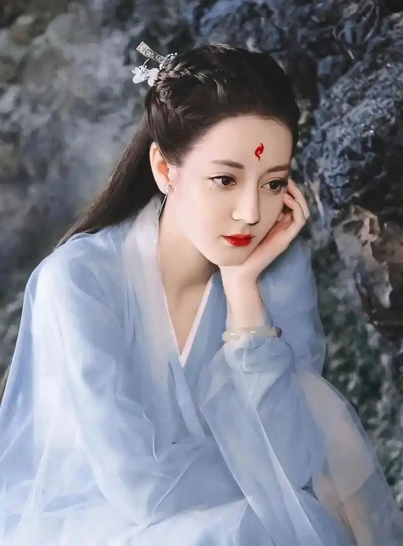 迪丽热巴:"我的成长希望观众看剧时能够感受到".