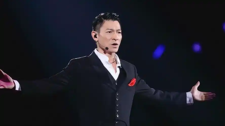 2018香港红馆演唱会——刘德华现场版《暗里着迷》