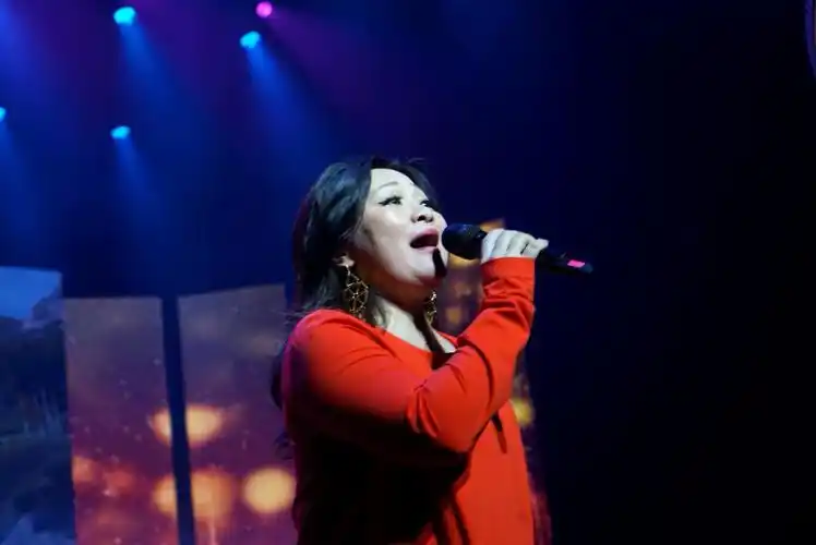 著名女高音歌唱家——黄英