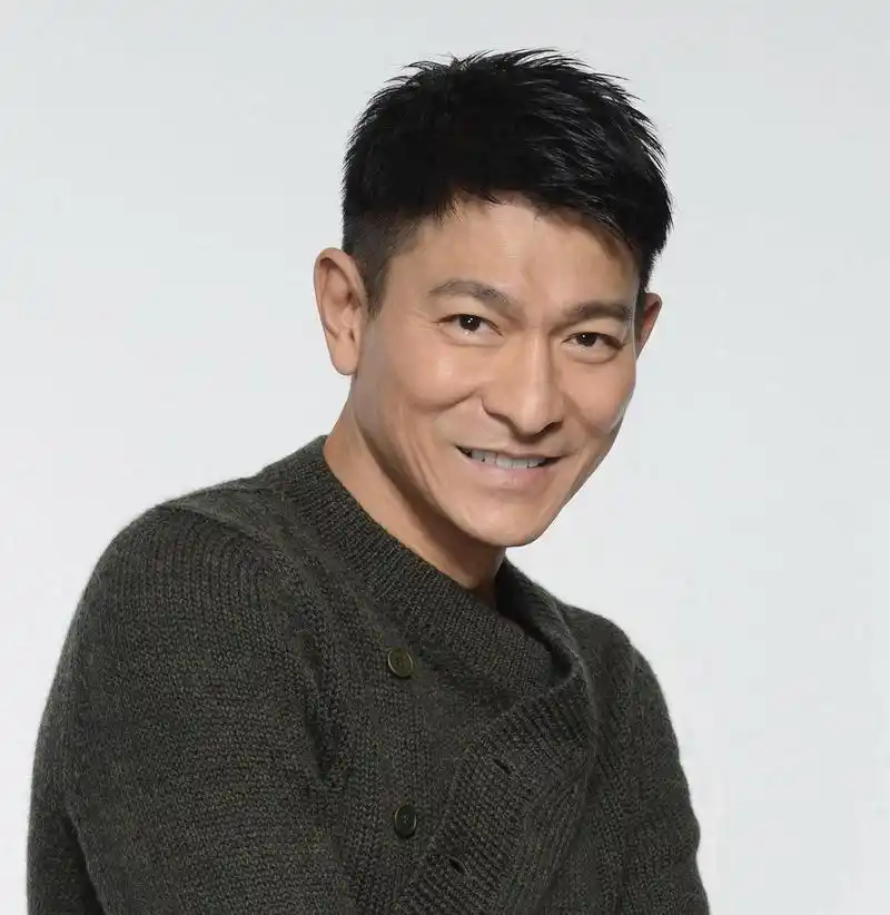 60岁刘德华演唱会:华仔哭了,纪录破了,娱乐圈未解之谜解开了