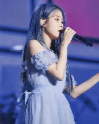 李知恩丨蓝发iu人间宝藏