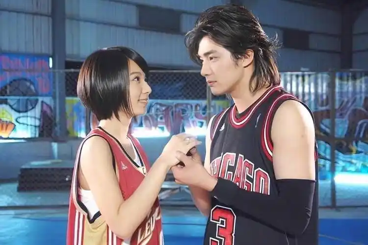 明星贺军翔,被陪酒小姐告性骚扰,警方上门搜家将手机查扣_林依晨_女儿