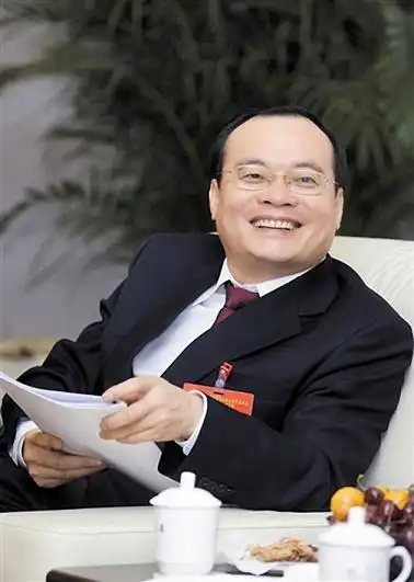 新闻 图片来源i东莞时报 原标题:东莞市市长袁宝成:放弃制造业就没有