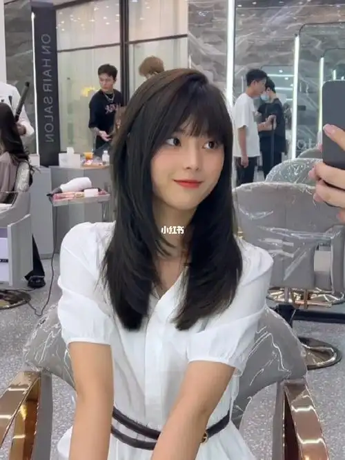 圆脸女生必备减龄发型简约蓬松好打理