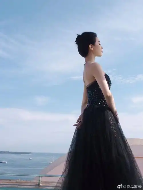 刘诗诗戛纳海边随拍