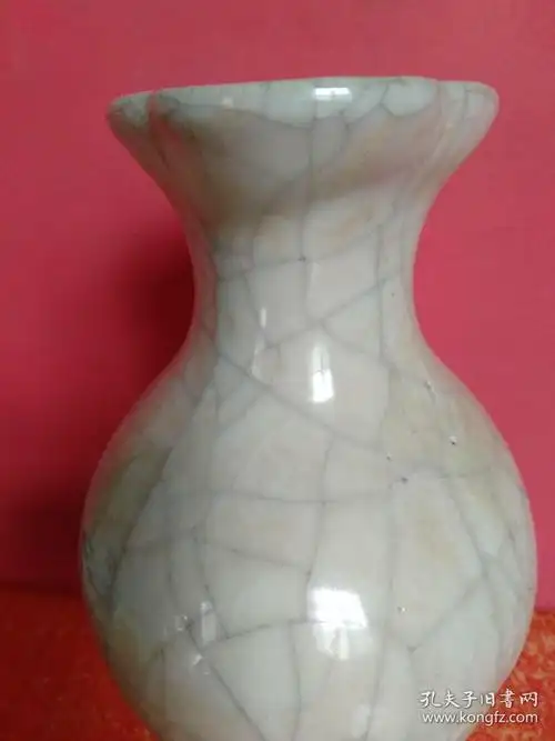 瓷器一个:底款"宣政年间开封府督造东京官窑归于天成宋徽宗御贡"