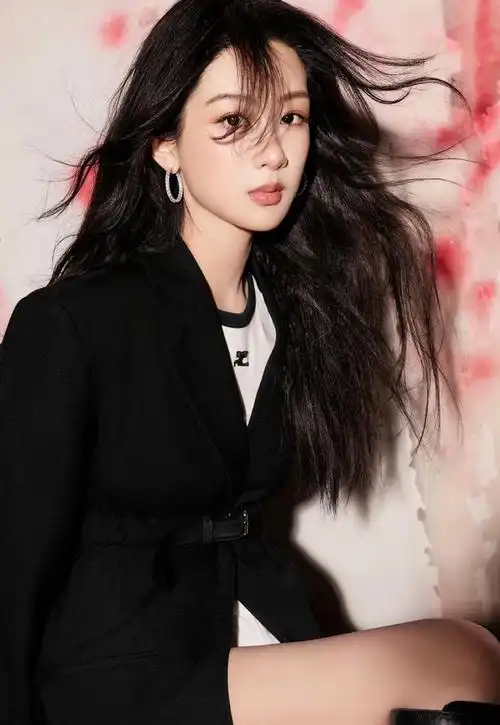 杨紫的活动造型美图