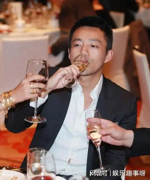 "上梁不正下梁歪",汪小菲婚姻悲剧的始作俑者,是他亲妈|张兰|大s|王思