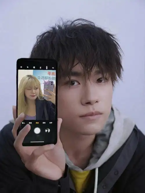 易烊千玺的女朋友看过来