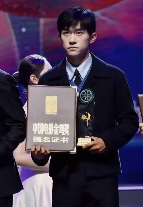 "四字弟弟"易烊千玺完成学业!塑造的经典角色 你喜欢哪个?