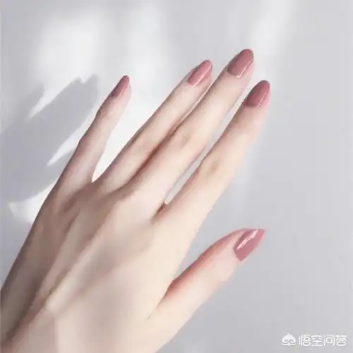 皮肤黑做什么指甲显白?-育儿网