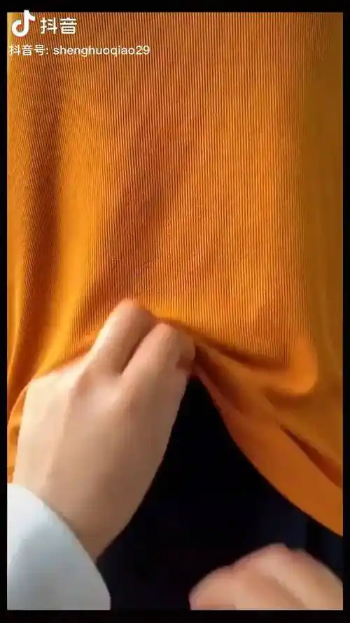 穿衣小技巧 系衣角的方法 打结小技巧 衣角扣的妙用 t恤的打结方法