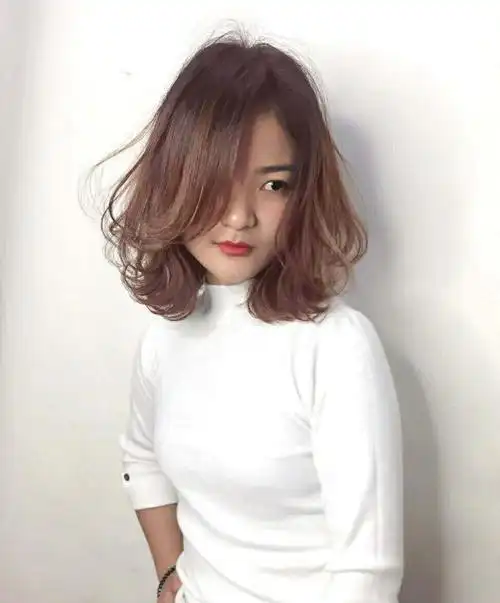 好看的发型中长发烫发(精选中发烫发发型)(1)