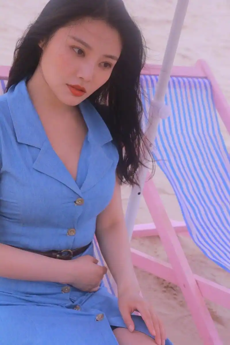 来自120斤不减肥的女演员之前的原图照片  天生国字脸方脸,颧骨高